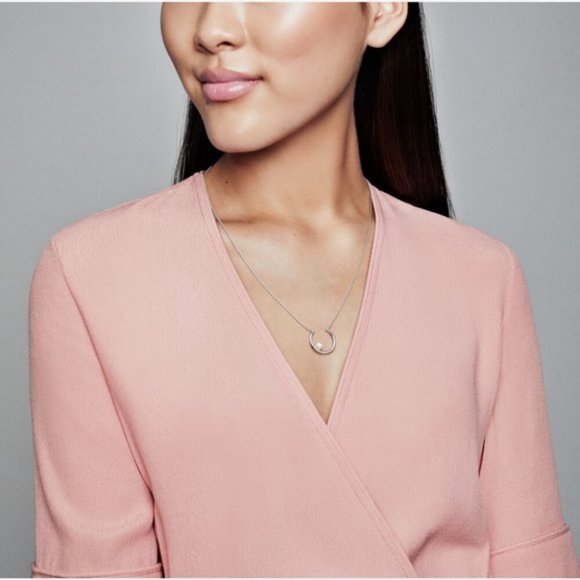 🛒Pandora Pearl Circle Necklace - Picture 2 of 4